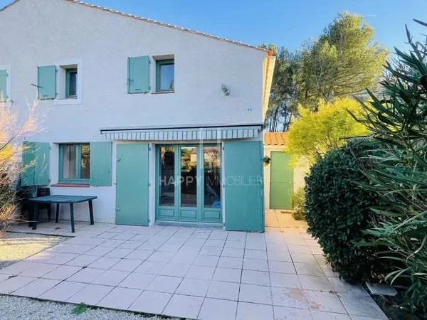 Villa en Résidence Sécurisée centre village, avec tennis et piscine