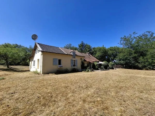 Maison sans vis-à-vis sur magnifique terrain de 2,46 ha