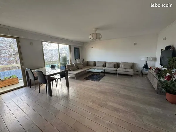 Appartement très confortable de 5 pièces avec double exposition