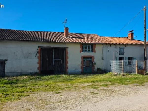 En Charente-Limousine, Venez découvrir cet ancien corps de ferme composé d'une longère