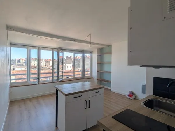 Studio rénové lumineux
