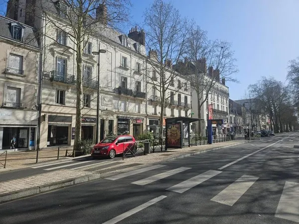 Local commercial 332 m²