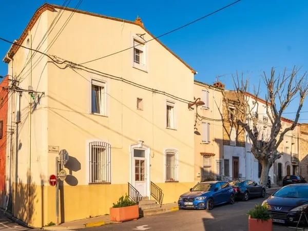 Torreilles : Maison de village avec beau potentiel