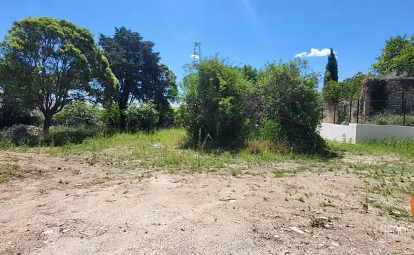 CLARENSAC TERRAIN A BATIR ENTIEREMENT VIABILISE DE 379M2 EXP