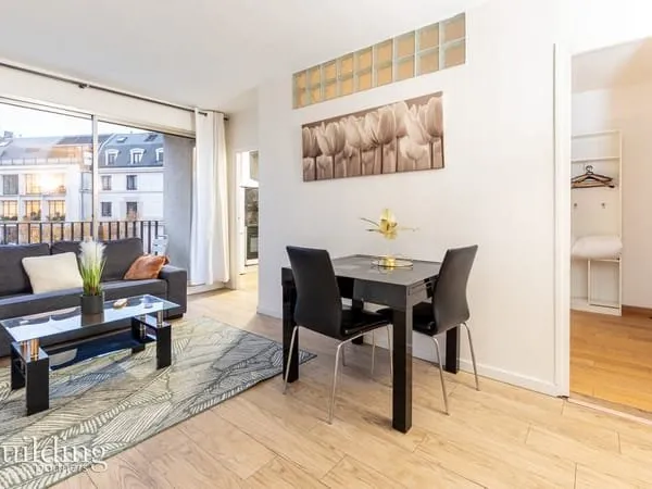 Place François 1er - 2 pièces - 39.33 m² et 4.06 m² de balcon