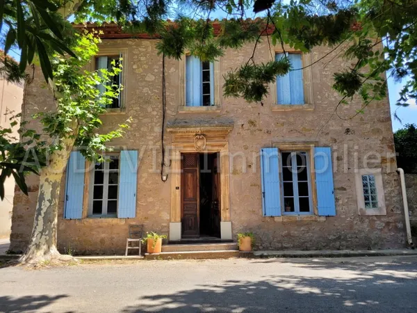 Maison 8 pièces 230 m²