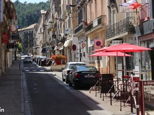 Local commercial à louer plein centre