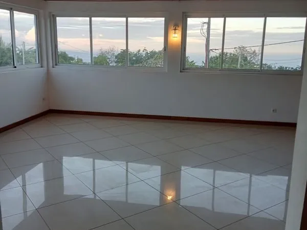 Maison Location Saint-Paul 7p 140m² 1260€