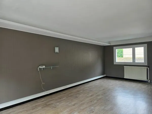 Cellule de bureau de 34 m² SH à Mézières