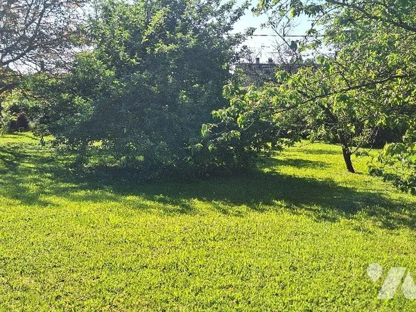 Terrain 614 m²