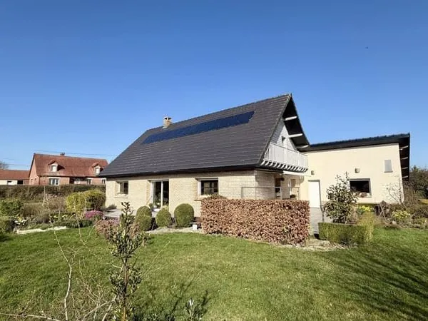 Maison individuelle basse consommation avec grand garage, sur 3.900 m² à Cléty, à 13 km de Saint-Ome