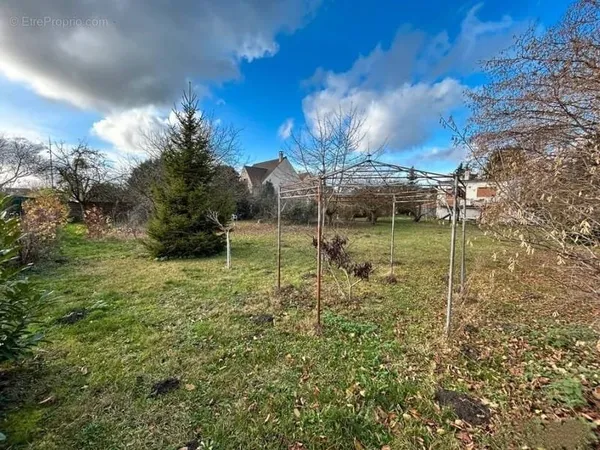 Terrain 832 m²