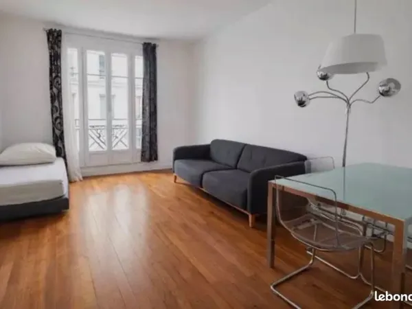 50m2 de charme au coeur des Abbesses