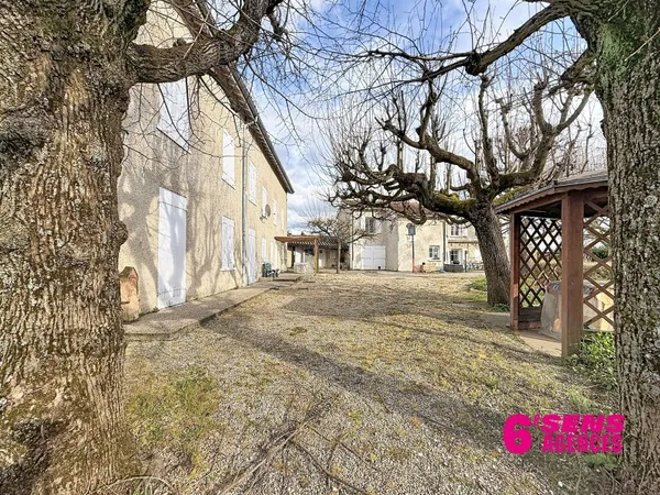 Chaponost - Propriété avec deux habitations sur 5 000m² de terrain