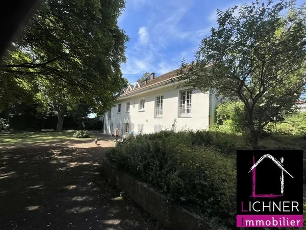 Propriété 10 pièces édifiée dans un parc de 8764 m²