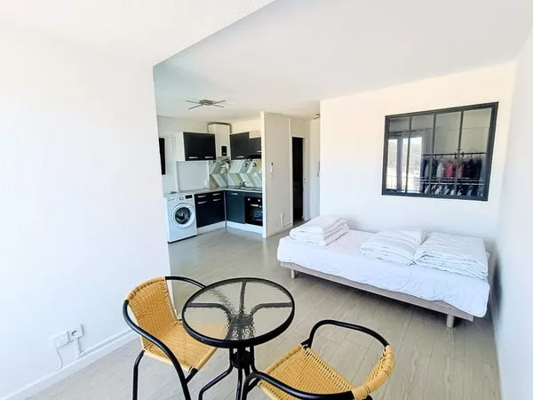 Appartement T2 avec loggia sans travaux résidence avec pisci