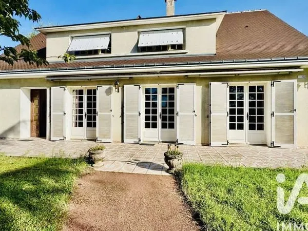 Maison 8 pièces 230 m²