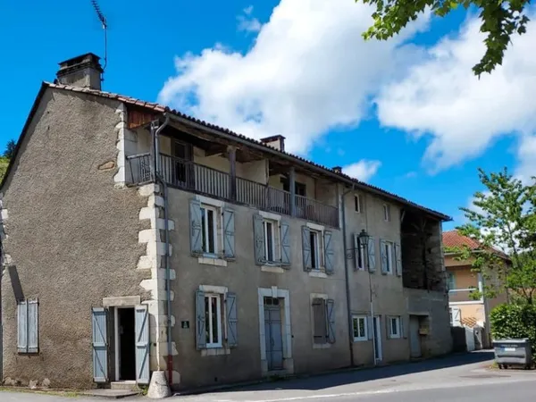 Grande maison de village