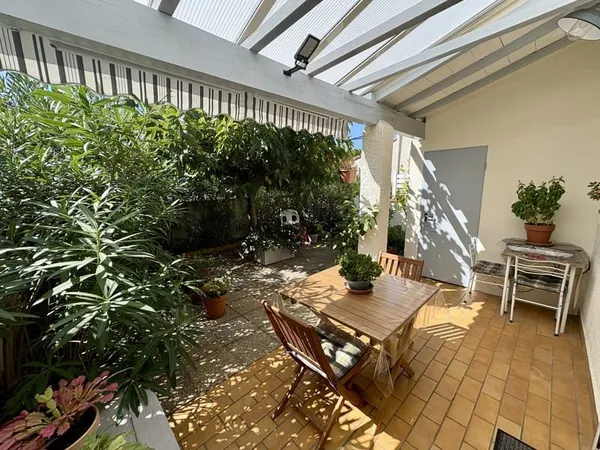 VILLA T3 ET MEZZANINE - 350 METRES DE LA PLAGE - SAINT-CYPRI