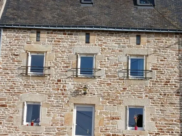 maison mitoyenne en pierres