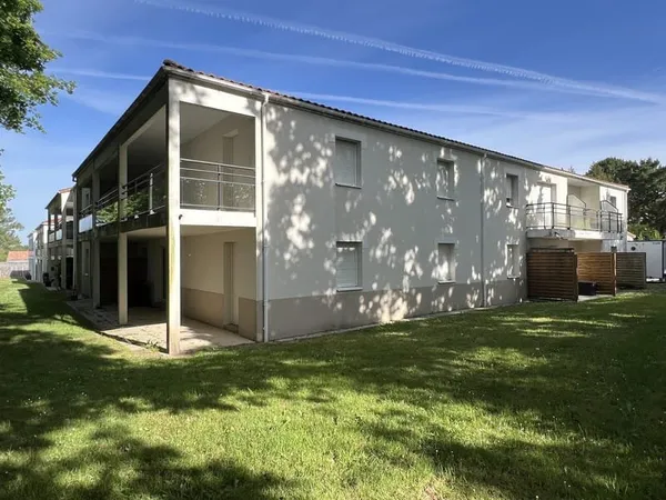 AU POIRÉ-SUR-VIE Appartement T3 avec balcon et parking