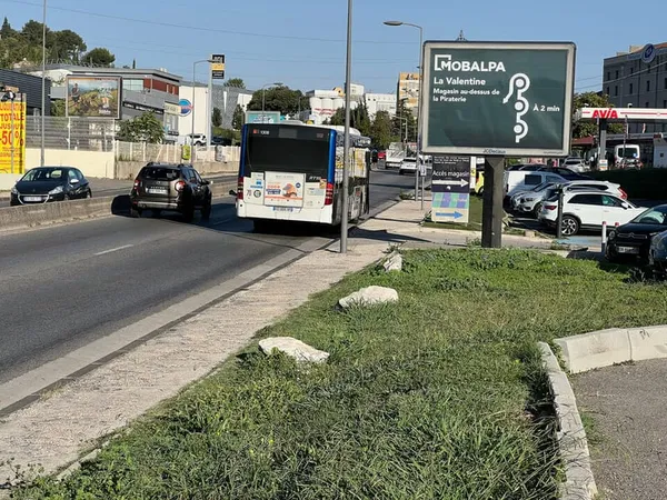 LOCATION LOCAL COMMERCIAL 429 m2 MARSEILLE LA VALENTINE
