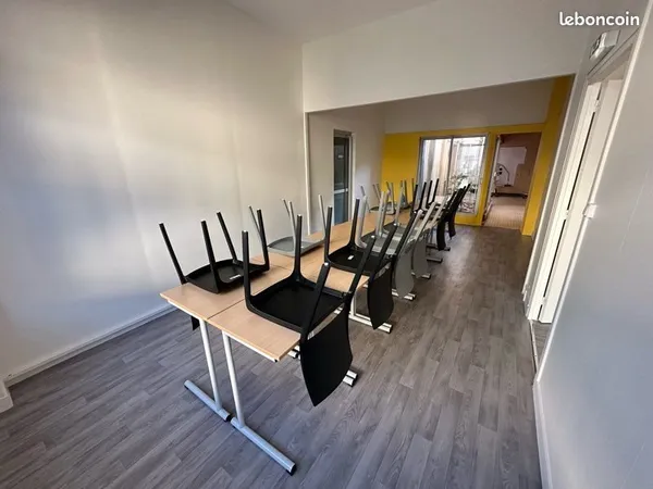 1 à 3 locaux de bureaux (total 6 bureaux, voir plus) à louer en centre-ville de Bressuire de 28 à 17