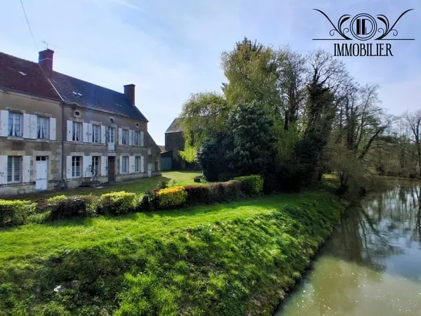 Corps de ferme type longère à rénover sur 2,14 ha