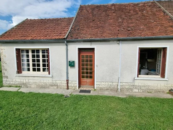 À vendre : Maison de plain-pied à La Celle-sur-Nièvre, 2 chambres, jardin