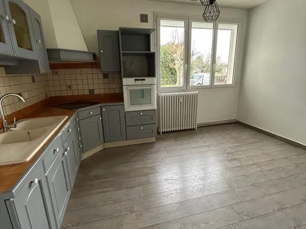 A LOUER - GRAND T3/T4 94 m² LUMINEUX AVEC BALCON - CHAUFFAGE INCLUS - BERGERAC