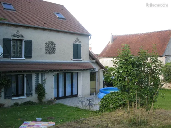 Maison briarde avec jardin et dépendance