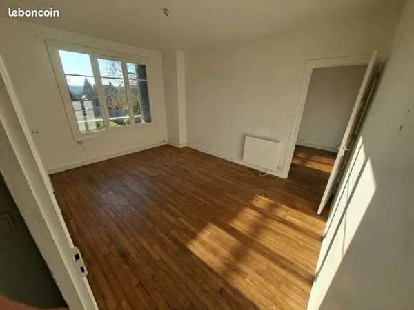 T2 lumineux de 42m² - Garage - Cave - Garage