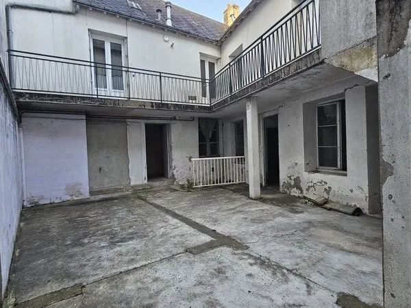Maison à vendre 10 pièces MONTVAL-SUR-LOIR (72)