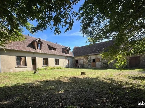 Charmante longère à rénover avec grand terrain et dépendances