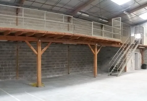 A louer entrepôt + Bureaux 300m2 en ZA Brive