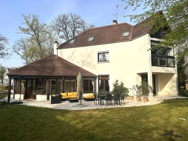 Maison d'architecte 312m2 proche Ibis