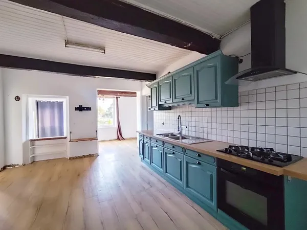 Ferme à restaurer avec un mobil home en option