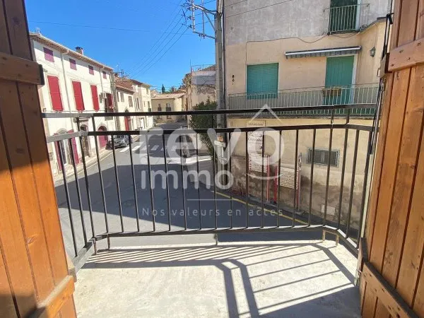 PEZENAS: A 15 minutes, Maison de village 99 m² très claire+ garage+ balcon à restaurer