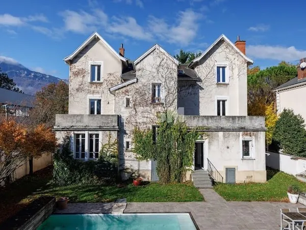 Propriété 8 pièces 260 m²