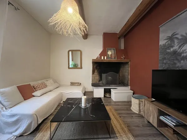 A VENDRE - MAISON DE VILLAGE T5 106 M2 AVEC GARAGE ET LOCAL