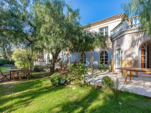 Villa 8 pièces 273 m²