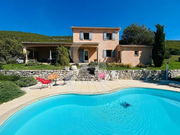 Villa avec piscine en EXCLUSIVITÉ Région de Montbrun-les-bains