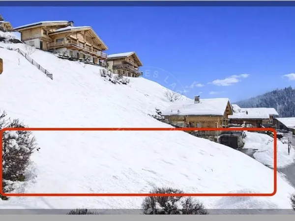 Terrain constructible plein sud de 1009 m2 libre de constructeur