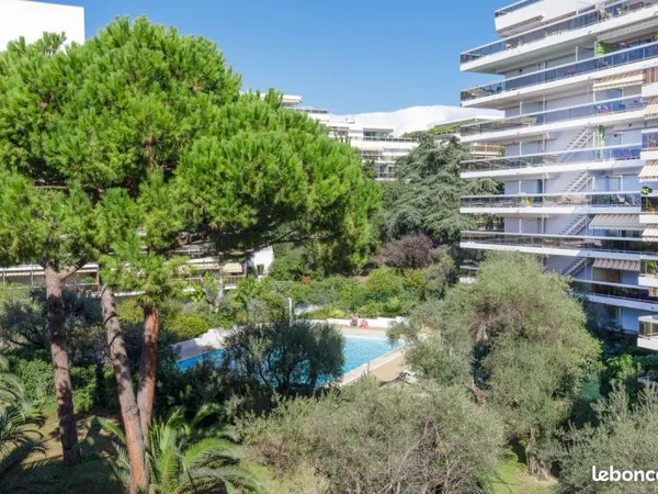 Antibes juan les pins / tanit 2/3 pieces location etudiants