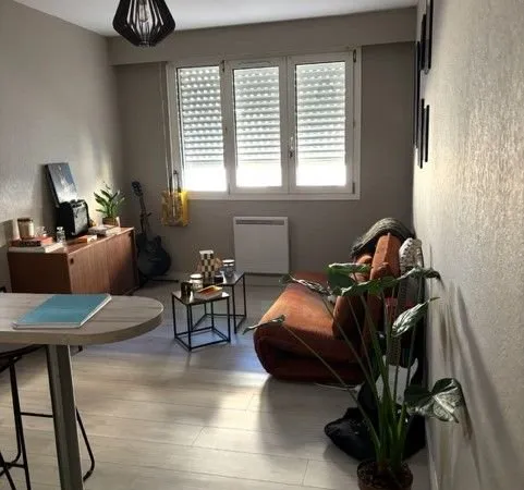4 STUDIOS MEUBLES OU VIDES, ENTRE FACS ET CENTRE VILLE 340 HC ou 354 HC