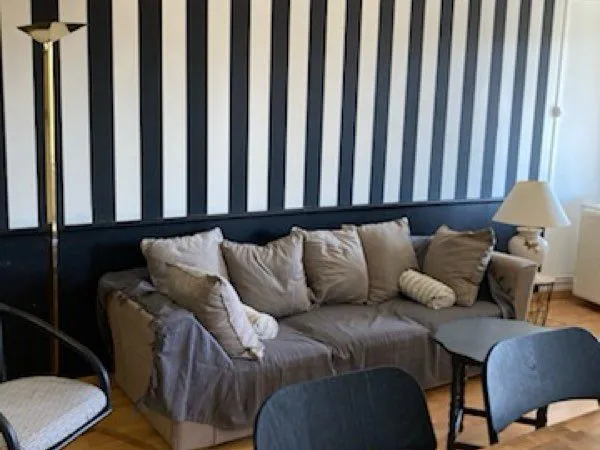 A louer, centre ville de Privas, appartement T3 , très agréable et lumineux, libre 1er Mai. Deux cha