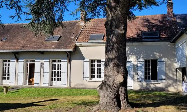GRANDE LONGÈRE ET SES DÉPENDANCES