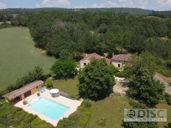 Belle maison avec dépendance, jardin et piscine