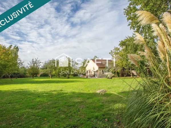 SUPERBE MAISON FAMILIALE -140 M2- 8 500 m2 de Terrain.