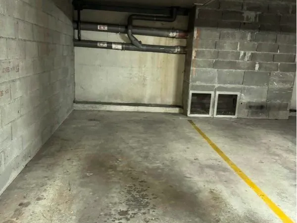 Bonjour.J'ai une place de parking à louer rue Pierre Paul Riquet. Si vous êtes intéressé, n'hésitez 